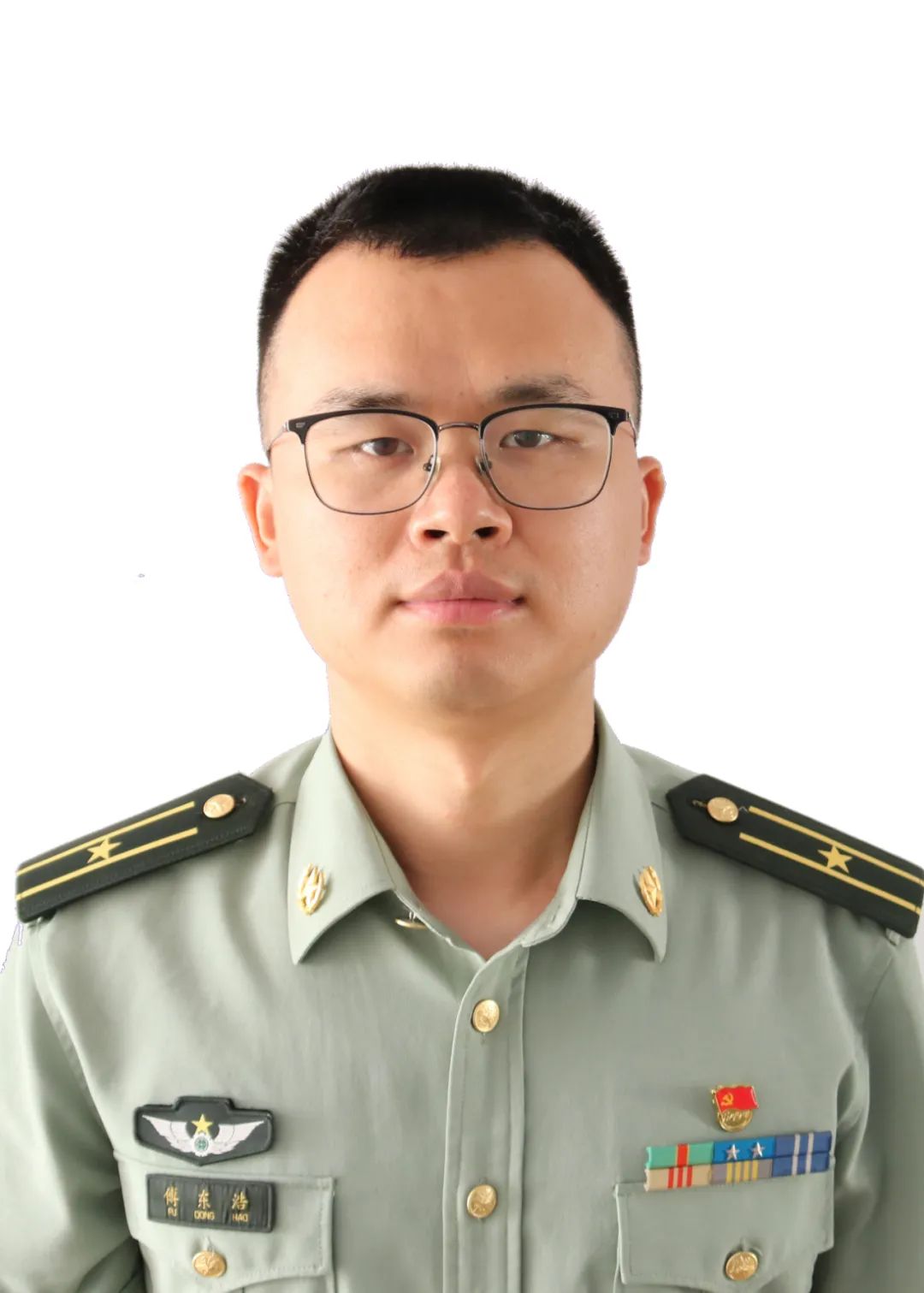 杨帆,男,安吉县梅溪镇人,2010年9月入伍,现任95596部队少校大队长.