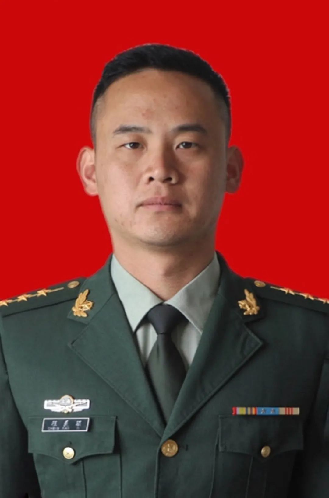 男,安吉县孝源街道人,2010年6月入伍,现任陆军炮兵防空兵学院少校政治
